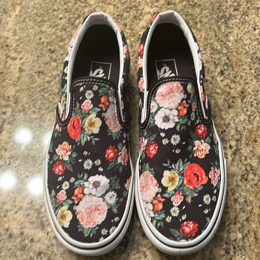 - Vans floral 8.5 EUC purchased new at Nordstrom.  Worn twice 💝